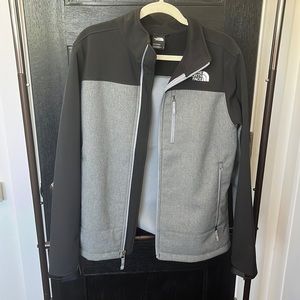 The north face men’s jacket new never worn